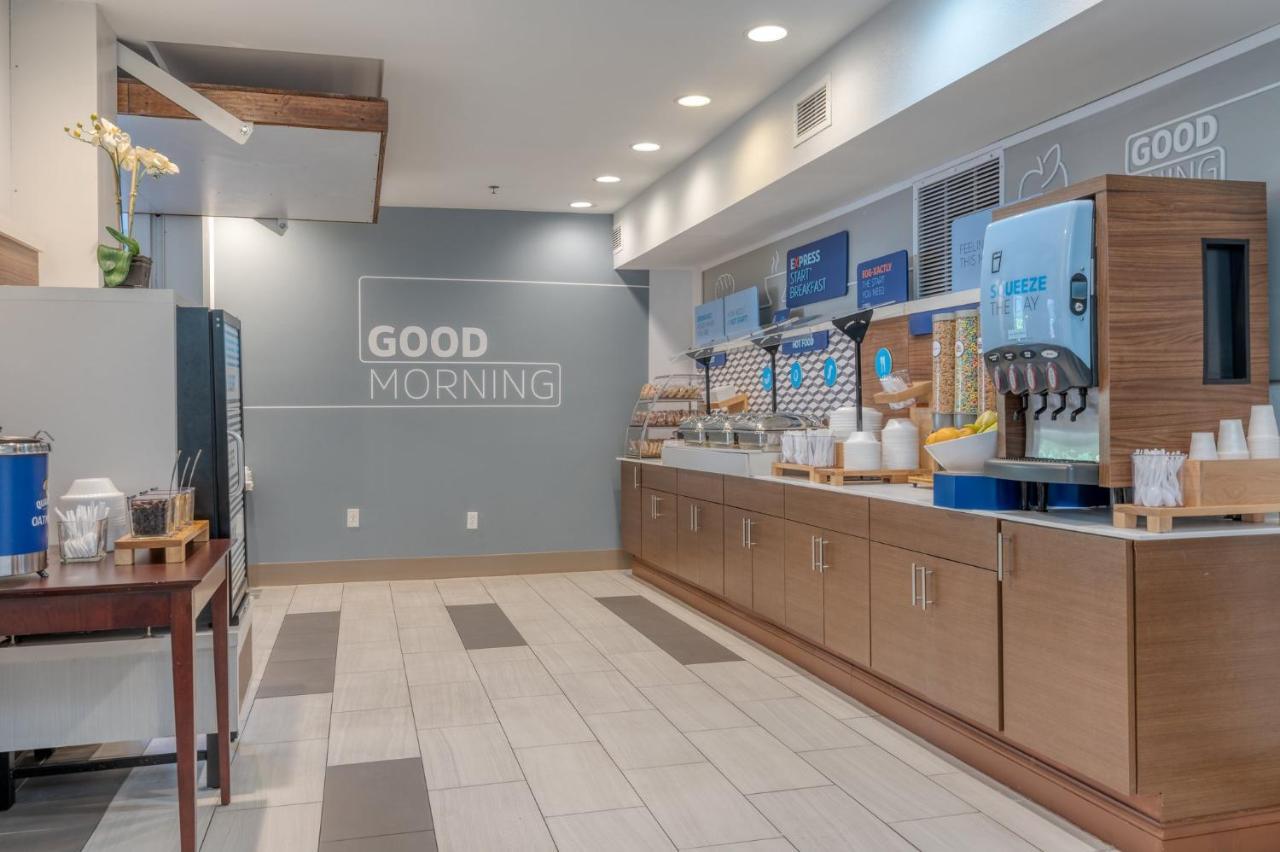 Holiday Inn Express Hotel & Suites Thornburg-S. Fredericksburg By Ihg מראה חיצוני תמונה